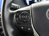 ステアリングスイッチ付き。前方から目を離すことなく操作することが可能です。