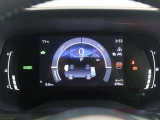 とっても見やすいメーターです。夜間時はラグジュアリーな気分にさせてくれる照明が魅力ですので、夜のドライブも楽しみになりますよ♪