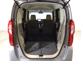 リアシートを倒すと、ラゲッジスペースを広くお使いいただけます!
