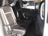 後部座席も広々していて快適に過ごすことができそうです!