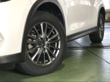 こちらはスタイリッシュな純正アルミホイールを装着しております☆
