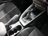 他の店舗でも商談している可能性があります。お車の詳細についてはアウディ奈良 中古車担当までお気軽にお問い合わせ下さい。