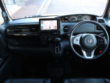 運転席まわりは視認性が良く、運転しやすいレイアウトです。