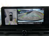 これが【アラウンドビューモニター】上空から見下ろしているかのような映像を映し出して、スムーズな駐車をアシスト
