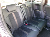 リアシートもゆったり快適に座っていただけますので、後部座席にお乗りの大切な方も楽しくドライブに参加していただけます。