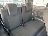 後部座席も気になるようなキズ・汚れやへたり等、大きなダメージはなく、良好な状態です。