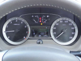 大きくて視認性の良いアナログメーターです。 走行距離 42593Km