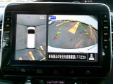アラウンドビューモニター。空の上から見下ろすような視点でスムース駐車。