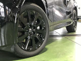 こちらはスタイリッシュな純正アルミホイールを装着しております☆