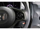 Hondaセンシングの機能のひとつ、アダプティブクルーズコントロール付!アクセルから足を離しても設定したスピードと前車との車間を保ち走行してくれます!車線維持もアシスト☆高速道路で疲労軽減ですね☆