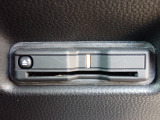 ■【ETC車載器】が装備されています。セットアップをしてお渡しとなり、ETCカードを差し込むだけで高速道路の利用が可能です。