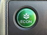 ワンタッチで省燃費走行をサポートするECONスイッチを装備。