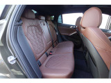 リアシートも広々とご利用頂けます。お車詳細や展示状況はフリーダイヤル(0078-6002-498412)またはBPS城東鶴見06-6933-6600迄お気軽にお問合せ下さい。