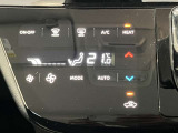 段差のないパネルスイッチのオートエアコン付きです。予め温度設定すれば後はセンサーが感知して設定温度を保ってくれますので快適なドライブが楽しめます。雨の日のガラスの曇りもなく安全な運転ができます。