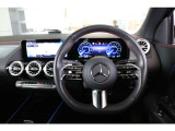 ステアリングシフトが装備されております。ステアリングから手を離さずにシフトチェンジができます。マニュアルモードをご選択頂くことにより、よりアグレッシブな走行が可能となります!