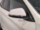 【BMWミラー】視認性の高いスタイリッシュなミラー。自動防眩機能も付いており夜間のドライビングをサポートします。