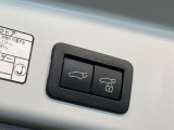 【パワーバックドア】スマートキーや運転席のボタンを押すだけでリアゲートが自動で開閉します!荷物を持っている時や、高い位置にあるバックドアを閉める際に便利な機能です♪