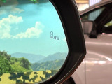 【ブラインドスポットモニター】走行中、ドアミラーの死角になりやすい箇所に後続車が接近するとサイドミラーのレンズに警告を表示!ドライバーに注意喚起をしてくれます。