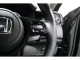 Hondaセンシングの機能のひとつ、アダプティブクルーズコントロール付!アクセルから足を離しても設定したスピードと前車との車間を保ち走行してくれます!車線維持もアシスト☆高速道路で疲労軽減ですね☆
