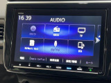 ホンダ純正ギャザズ9インチナビVXM-217VFNiを装備。AppleCarPlay/AM/FM/CD・DVD再生/Bluetoothオーディオ/フルセグTV/録音再生機能がご利用いただけます