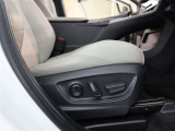 パワーシート搭載。微妙な調整が手軽にでき、ピッタリなポジションで運転することが可能です。