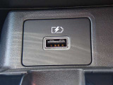 車内にUSBハブがありスマホやゲームの充電などとっても便利です♪