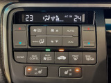 オートエアコンは左右席で独立温度コントロールが可能です。運転席はキンキンに冷やして助手席はマイルドにと言った設定が可能です☆暑さ寒さでケンカすることもなくなりますね♪