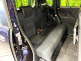後部座席も気になるようなキズ・汚れやへたり等、大きなダメージはなく、良好な状態です。