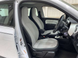【ルノー認定中古車】初度登録から6年以内、走行距離6万km以内で、ルノー・ディーラーで販売される車です。納車前に最大93項目にわたる点検整備と、最大9品目の部品交換を実施します!