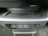 フロント中央部にはスマホ充電可能なUSB端子が付いています。