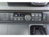 オートエアコンのお車ですので室内の温度をスムーズに調整してくれます♪