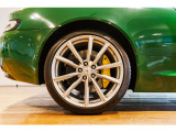 DB9 GTならではの曲線美を是非ともお楽しみ下さいませ。