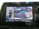これが【アラウンドビューモニター】上空から見下ろしているかのような映像を映し出して、スムーズな駐車をアシスト