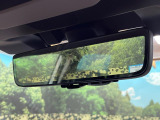 【スマートリヤビューミラー】後席の大きな荷物や同乗者で後方が確認しづらい時でも安心!カメラが撮影した車両後方の映像をルームミラー内に表示。
