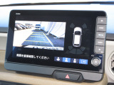 バックをするとき自動でリアの様子が映る『リアカメラ』付き! ナビ画面で確認しながらバックができますから安心ですね。でも、目視も大切ですよ!安全第一でお願いします!