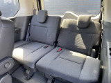 サードシートも広々した空間が広がっております。