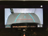 【バックモニター】駐車時に後方がリアルタイム映像で確認できます。大型商業施設や立体駐車場での駐車時や、夜間のバック時に大活躍!運転スキルに関わらず、今や必須となった装備のひとつです!