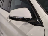 【BMWミラー】視認性の高いスタイリッシュなミラー。自動防眩機能も付いており夜間のドライビングをサポートします。