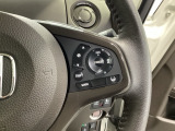 ステアリング右手側に安全運転支援機能のホンダセンシングをコントロールするスイッチ、左手側にオーディオ関連のコントロールスイッチを配置、視線を逸らすことなく運転に集中できます