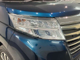 LEDヘッドライトは、点灯の瞬間から最大光量を発揮し、突然暗くなるトンネルなどでの安定感を高めます。