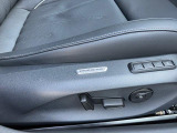 運転席助手席はシートメモリー付きパワーシートです。シートヒーター&シートクーラーで夏も冬も快適に過ごせます。休憩時にはマッサージ機能もご活用ください。