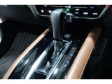 扱いやすい位置に配置されたフロアオートマチックです☆CVTを採用で滑らかでスムーズな走りが楽しめますよ♪