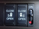 運転席からもスライドドアをボタン操作でスピーディーに開閉できます!またスマートキーでも操作できるので便利です。