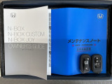 スマートキーは鍵をバッグに入れたままでもドアロックの開閉やエンジンのON・OFFができます。夜間や雨の日も鍵を探さなくて良いので便利です。