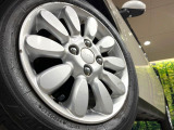 【純正14インチアルミホイール】外観にマッチした純正アルミホイールを装着しております。各種社外アルミホイールや、スタッドレスタイヤも取扱いしております。是非ご相談ください♪