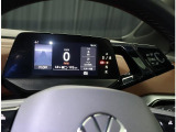 シフトノブ一体型のドライバーインフォメーションディスプレイ