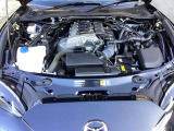 ロードスターのために専用設計されたSKYACTIV-G 1.5Lエンジン搭載。全てを「使い切る」ことを前提として開発されたエンジンです。クイックな反応とやる気にさせてくれるサウンドをご体感ください。