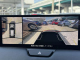 車両の前後左右にある4つのカメラを合成することで、まるでご自身のクルマを空から見ているような俯瞰での映像を映し出してくれます。バック時ももちろんのこと、前進時に視界の悪い交差点でも役に立ちますね。