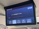 【フリップダウンモニター】大画面モニターで後席でもエンタメをお楽しみいただけます。小さなお子様にも大人気の装備です♪