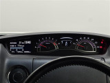【メーターまわり】ドライバーから見やすい位置にあって安全運転に寄与します。マルチインフォメーションディスプレイでは、クルマに関する情報の確認はもちろん、各種安全機能・装備のON/OFFも設定可能。